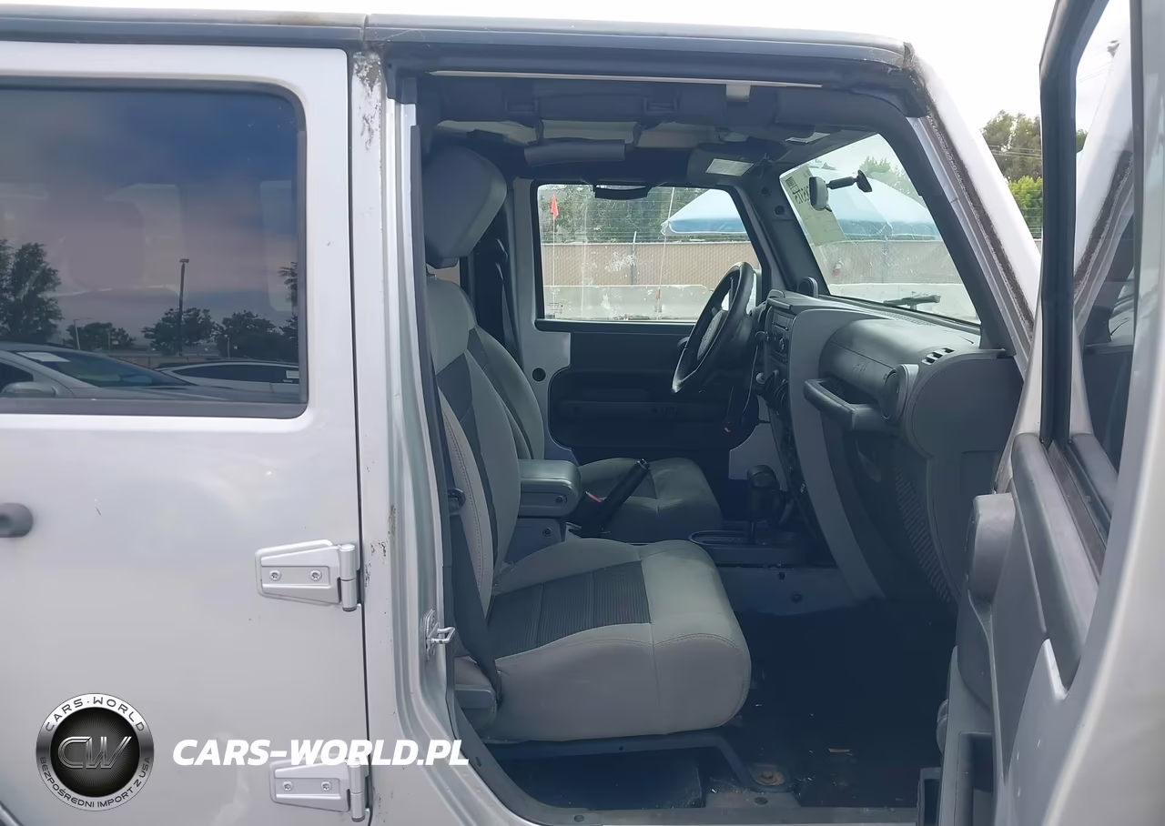 2010 Jeep Wrangler Unlimited Sport VIN:1J4BA3H13AL183943 - 5