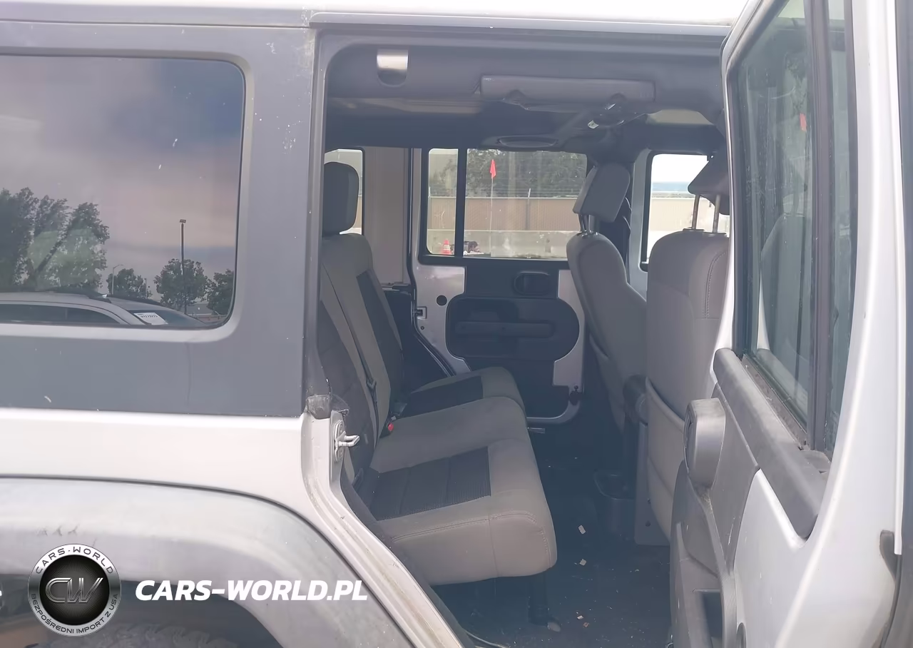 2010 Jeep Wrangler Unlimited Sport VIN:1J4BA3H13AL183943 - 8