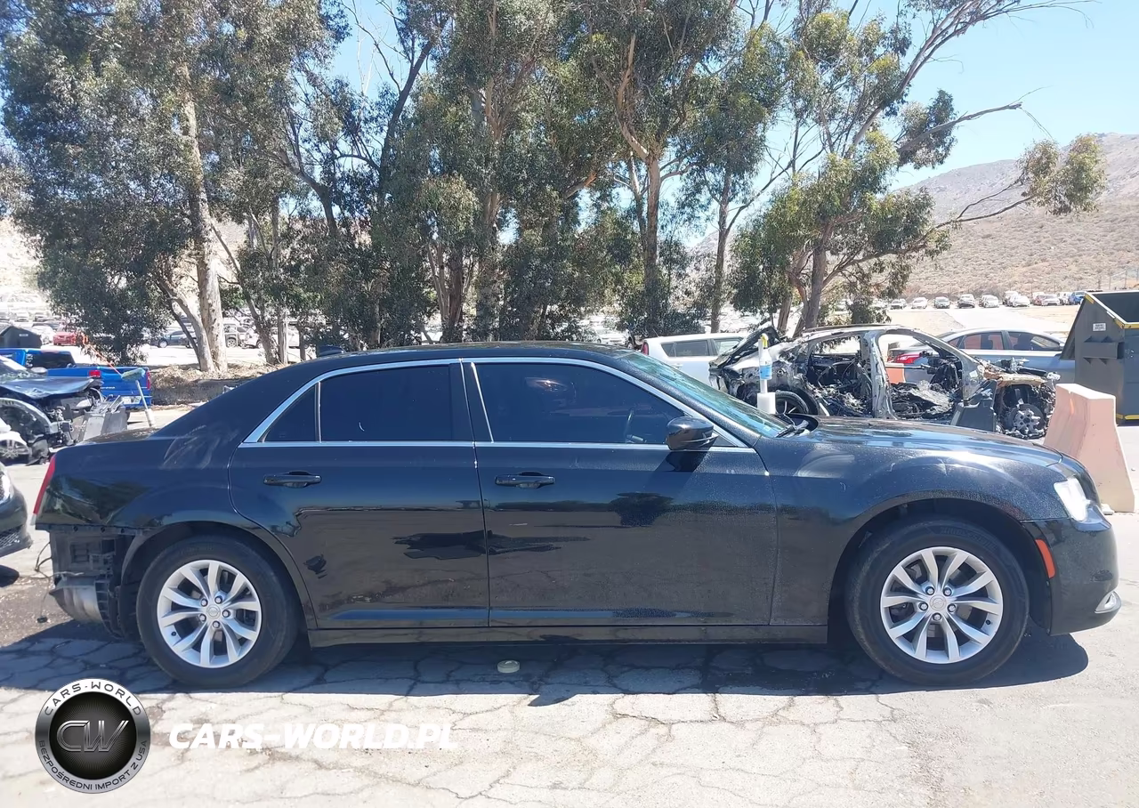 2019 Chrysler 300 Touring VIN:2C3CCAAG2KH654555 - 14
