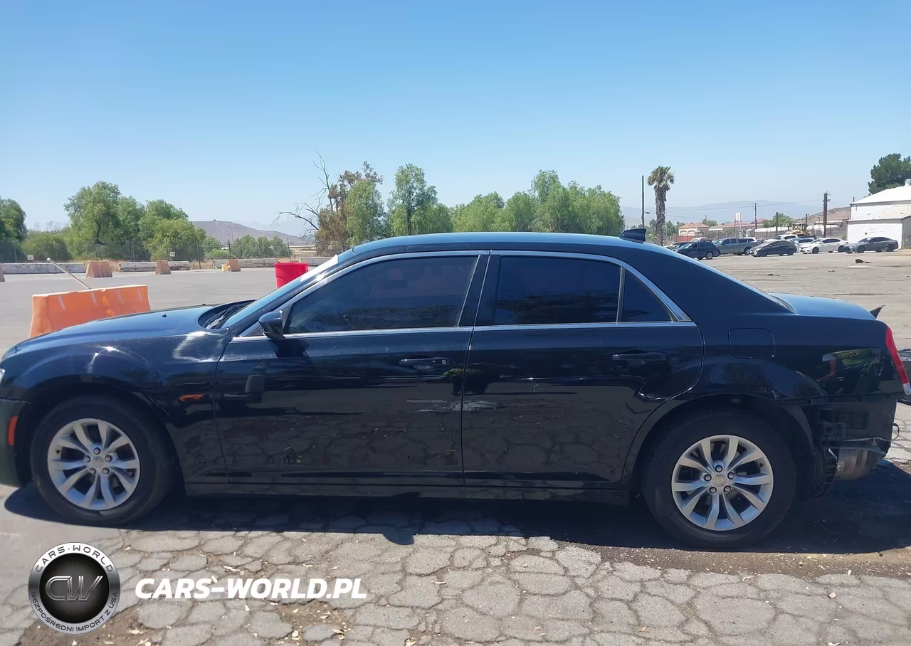 2019 Chrysler 300 Touring VIN:2C3CCAAG2KH654555 - 15