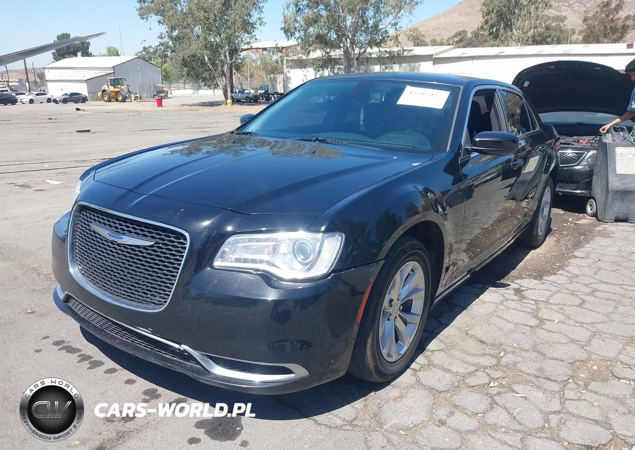 2019 Chrysler 300 Touring VIN:2C3CCAAG2KH654555 - 2