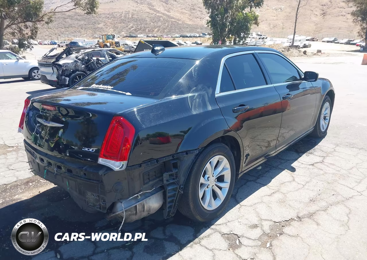 2019 Chrysler 300 Touring VIN:2C3CCAAG2KH654555 - 4