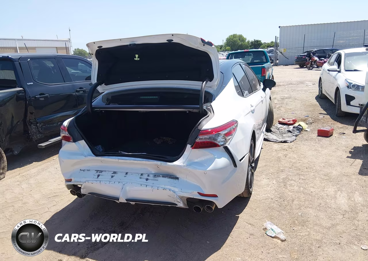 2018 Toyota Camry Xse V6 VIN:4T1BZ1HK2JU019892 - 4