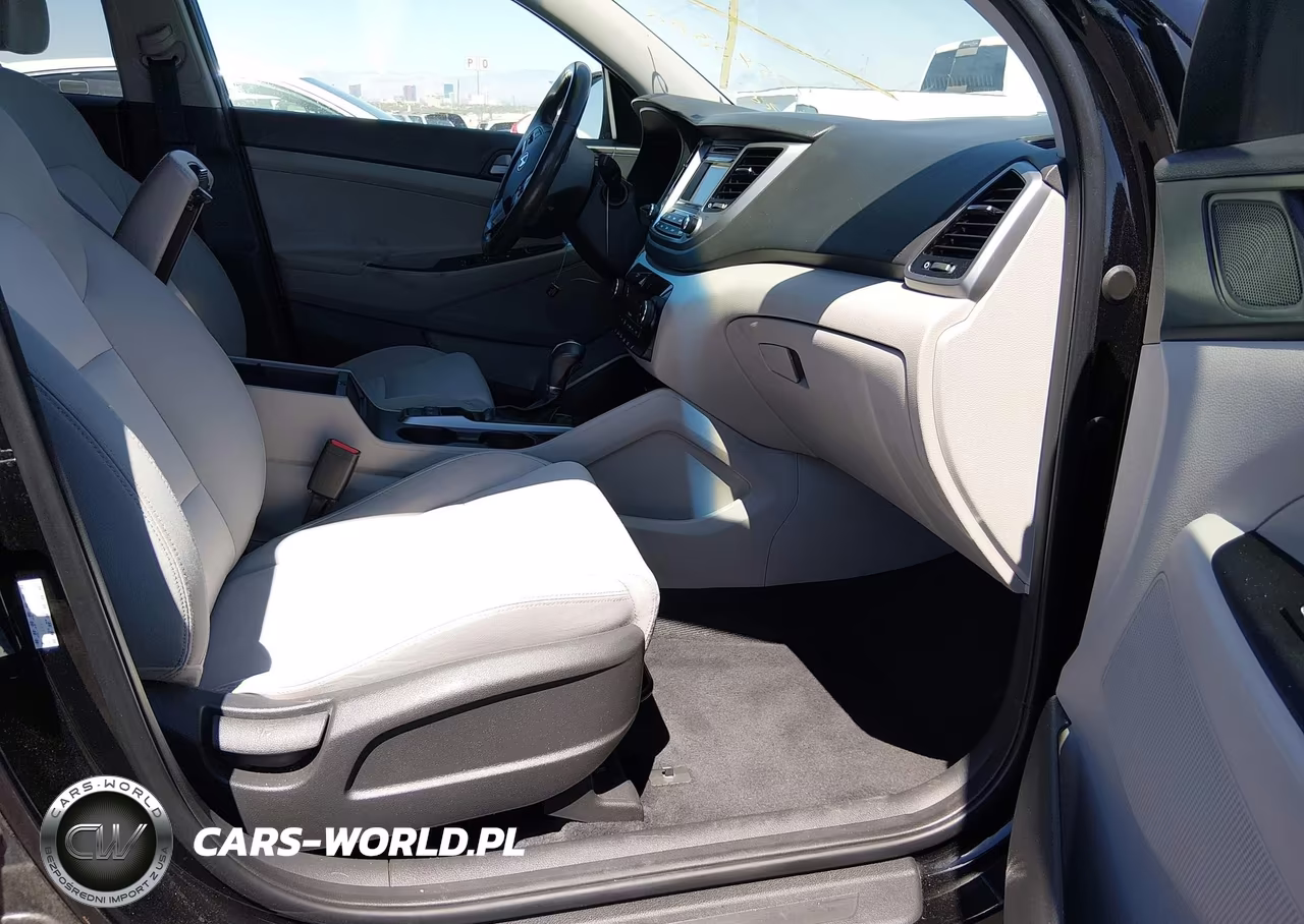 2017 Hyundai Tucson Value VIN:KM8J33A21HU568853 - 5