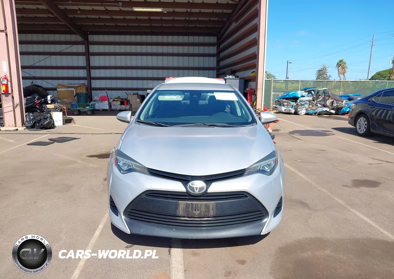 2018 Toyota Corolla Le VIN:5YFBURHE6JP760121 - 13