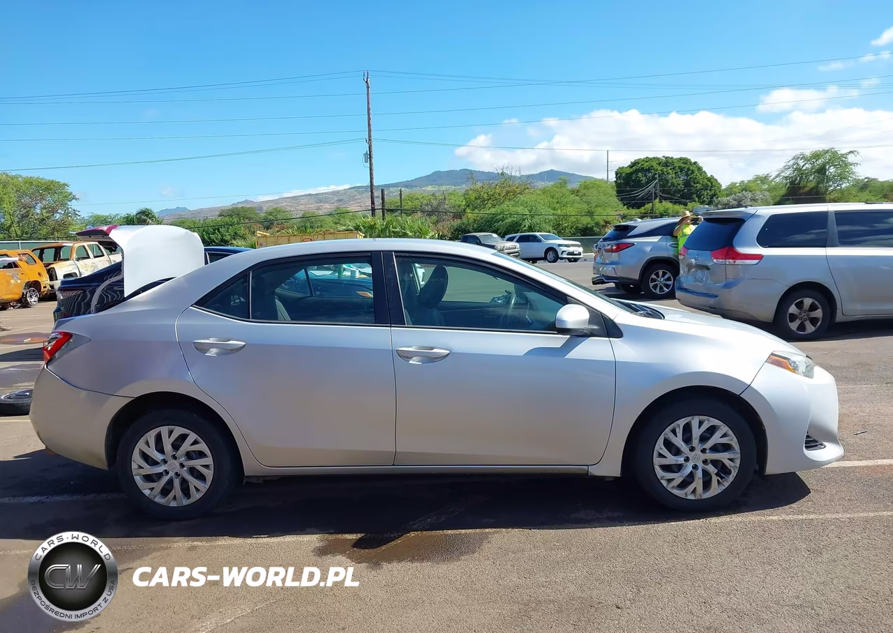 2018 Toyota Corolla Le VIN:5YFBURHE6JP760121 - 14