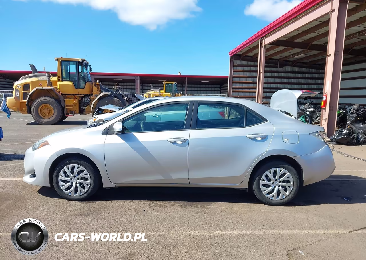 2018 Toyota Corolla Le VIN:5YFBURHE6JP760121 - 15