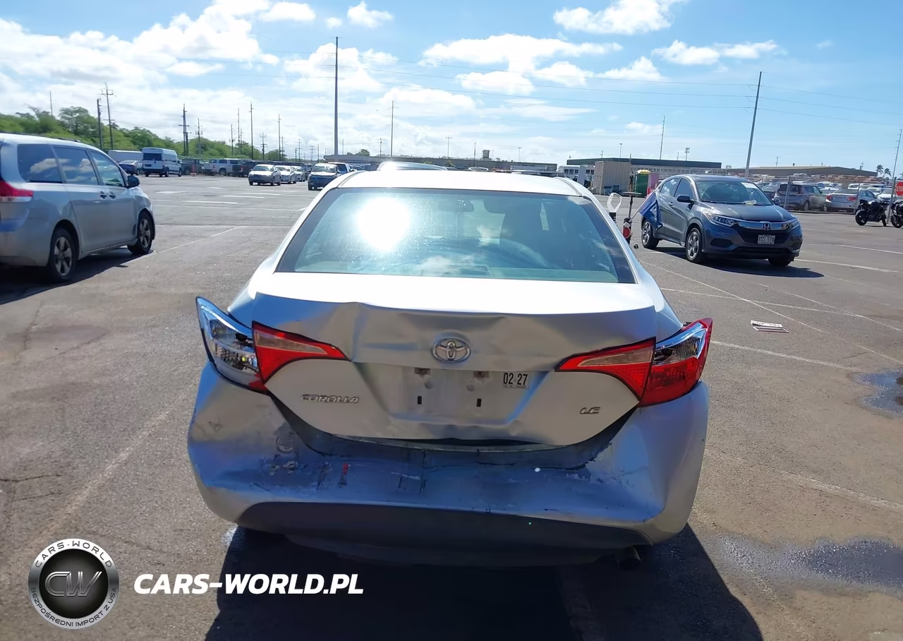 2018 Toyota Corolla Le VIN:5YFBURHE6JP760121 - 6