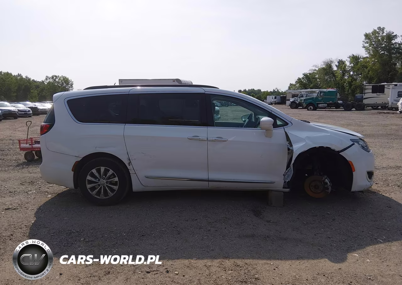 2017 Chrysler Pacifica Touring-L VIN:2C4RC1BG6HR803069 - 14