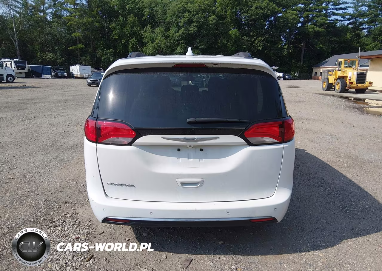 2017 Chrysler Pacifica Touring-L VIN:2C4RC1BG6HR803069 - 17