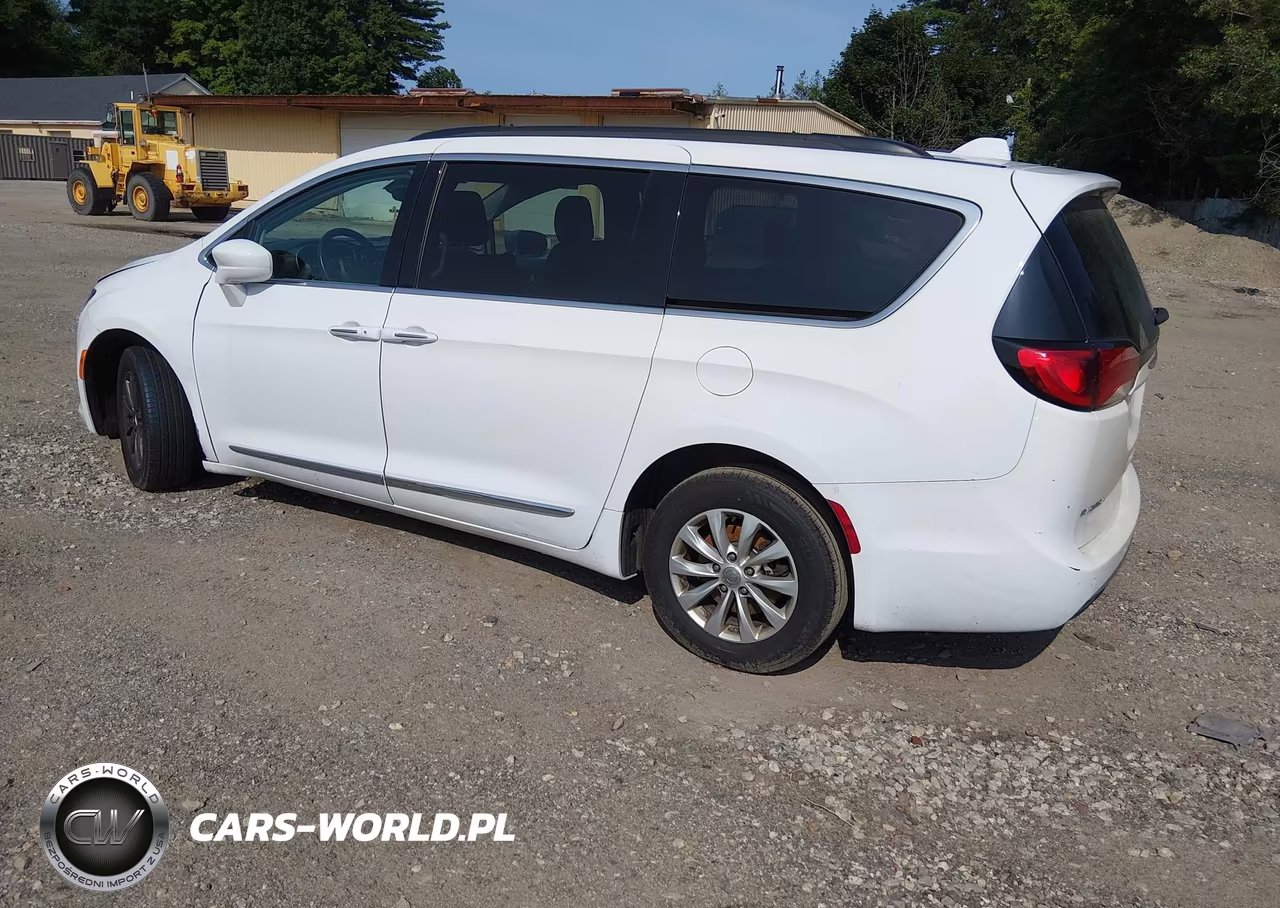 2017 Chrysler Pacifica Touring-L VIN:2C4RC1BG6HR803069 - 3