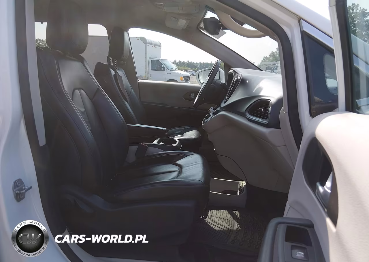 2017 Chrysler Pacifica Touring-L VIN:2C4RC1BG6HR803069 - 5
