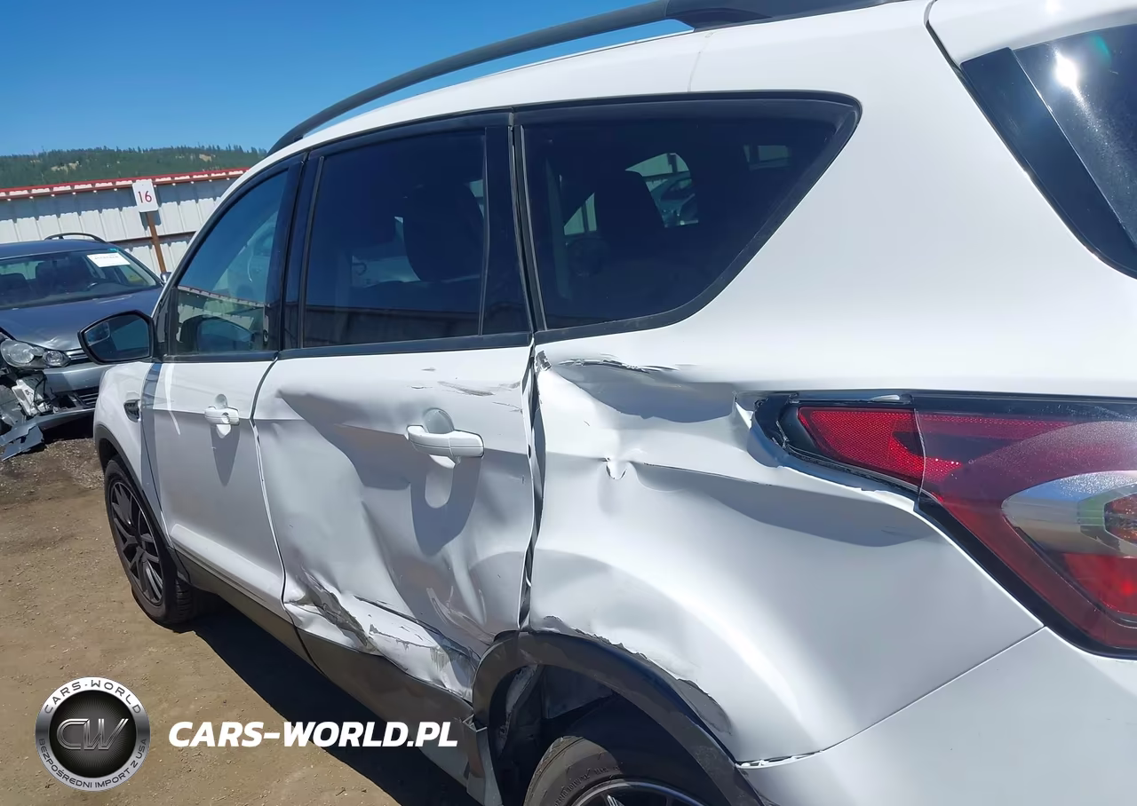 2018 Ford Escape Se VIN:1FMCU9GD9JUC59882 - 17