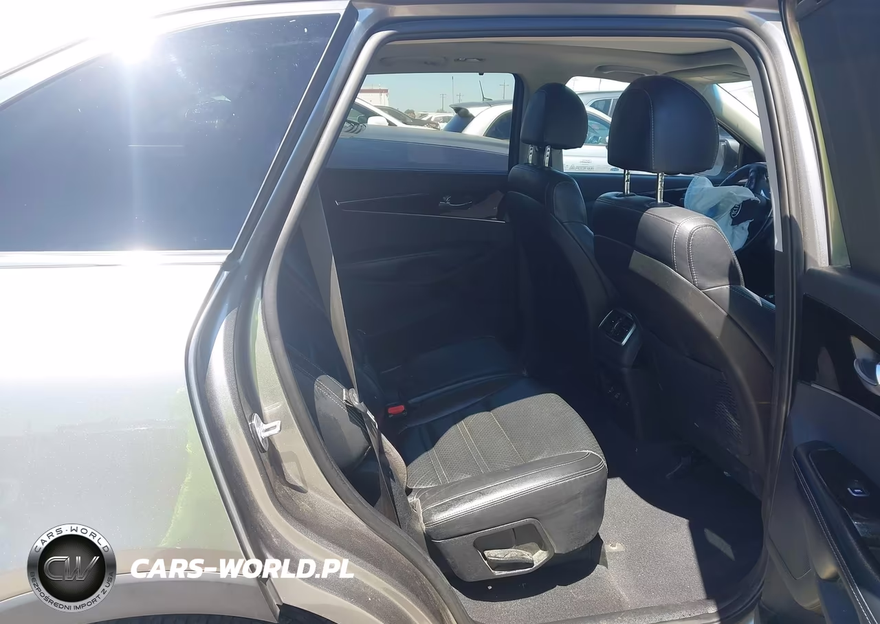 2018 Kia Sorento 3.3L Ex VIN:5XYPHDA5XJG430011 - 8