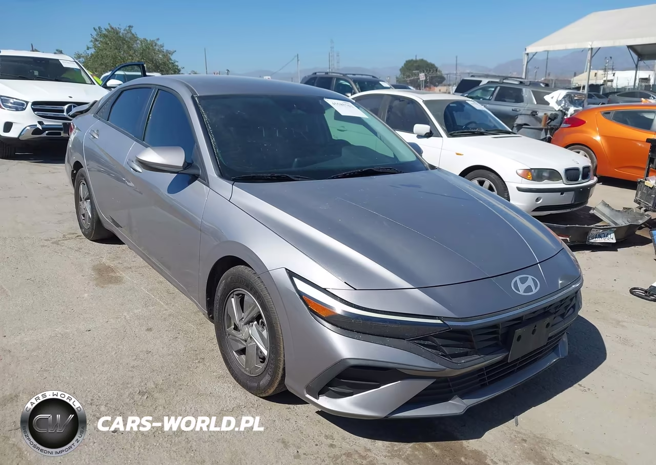 2025 Hyundai Elantra Se – zdjęcie 1 z 17