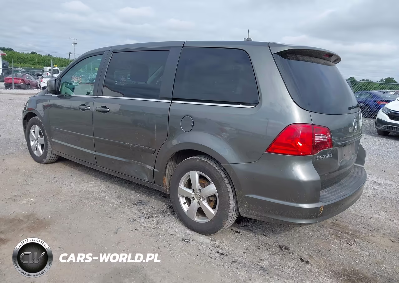 2010 Volkswagen Routan Se VIN:2V4RW3D10AR333466 - 3