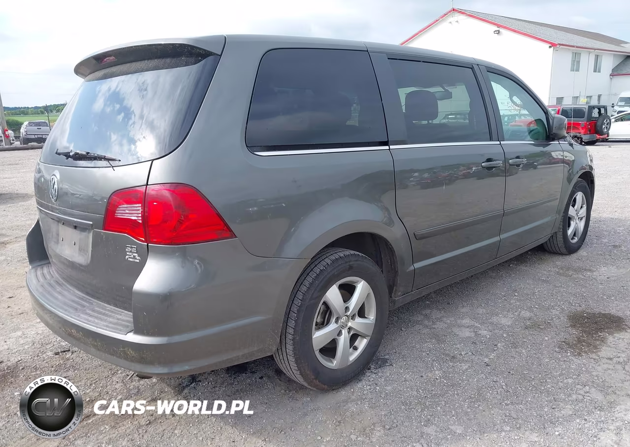 2010 Volkswagen Routan Se VIN:2V4RW3D10AR333466 - 4