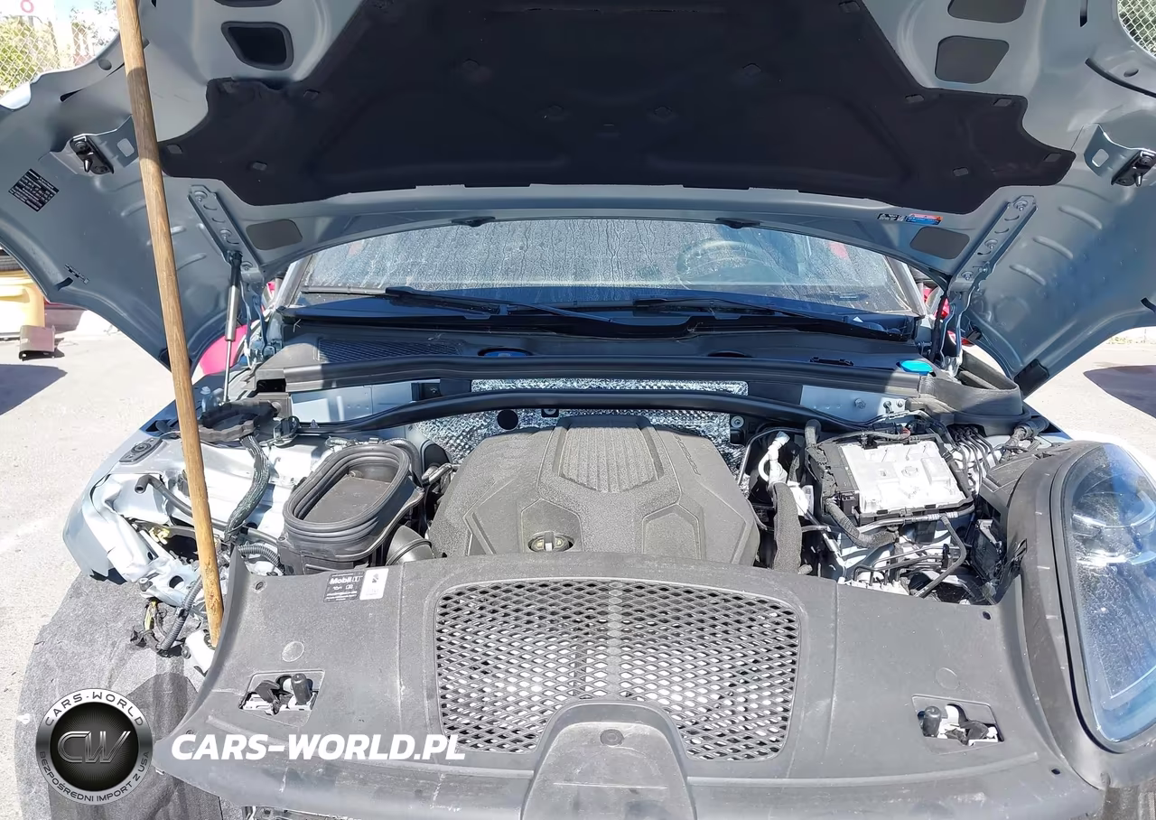 2025 Porsche Macan T VIN:WP1AA2A58SLB06817 - 10