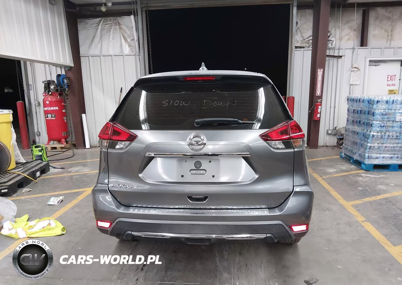 2018 Nissan Rogue S VIN:KNMAT2MT2JP555312 - 17