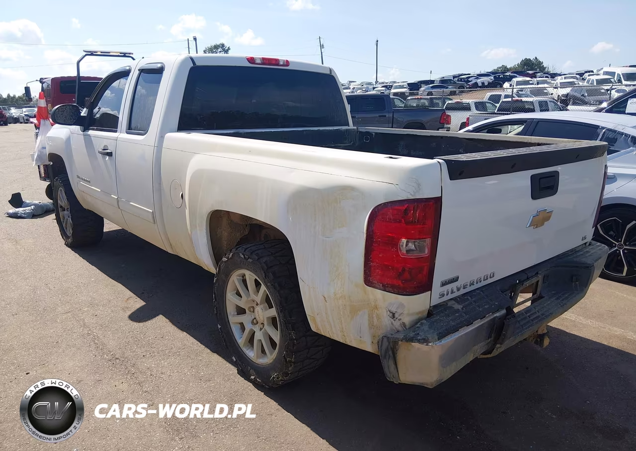2011 Chevrolet Silverado 1500 Ls VIN:1GCRCREA9BZ432606 - 3