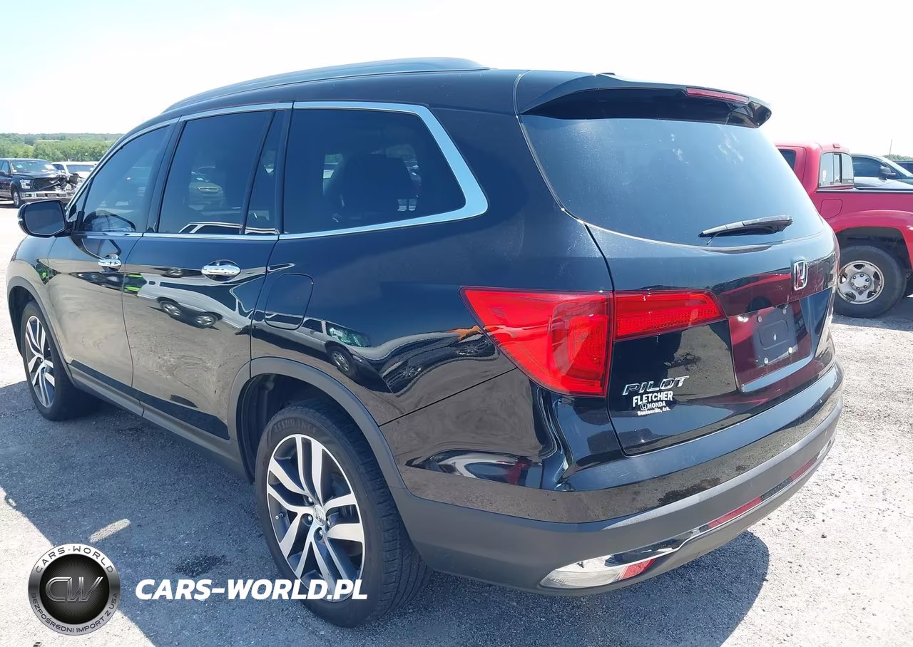 2017 Honda Pilot Touring VIN:5FNYF6H95HB101572 - 3