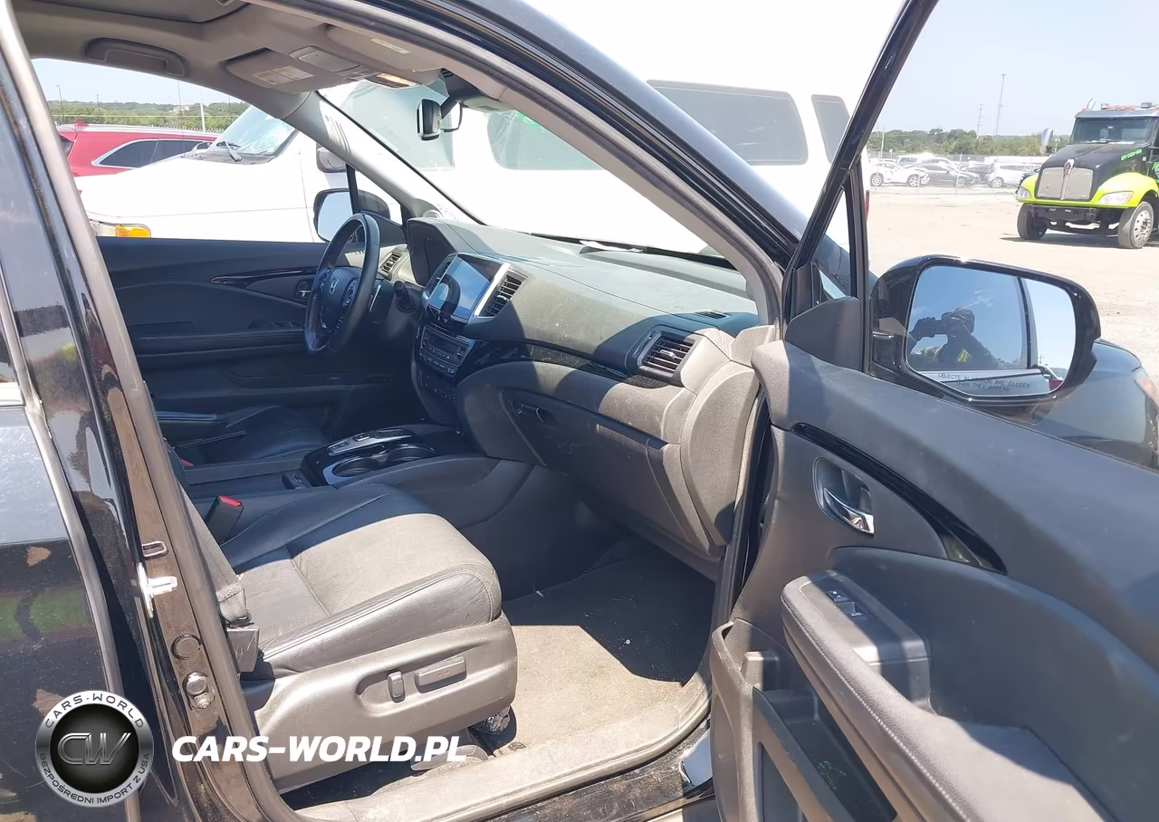 2017 Honda Pilot Touring VIN:5FNYF6H95HB101572 - 5