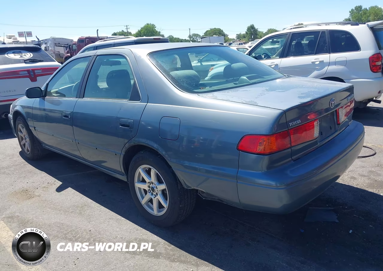 2000 Toyota Camry Le VIN:JT2BG22K8Y0460638 - 3