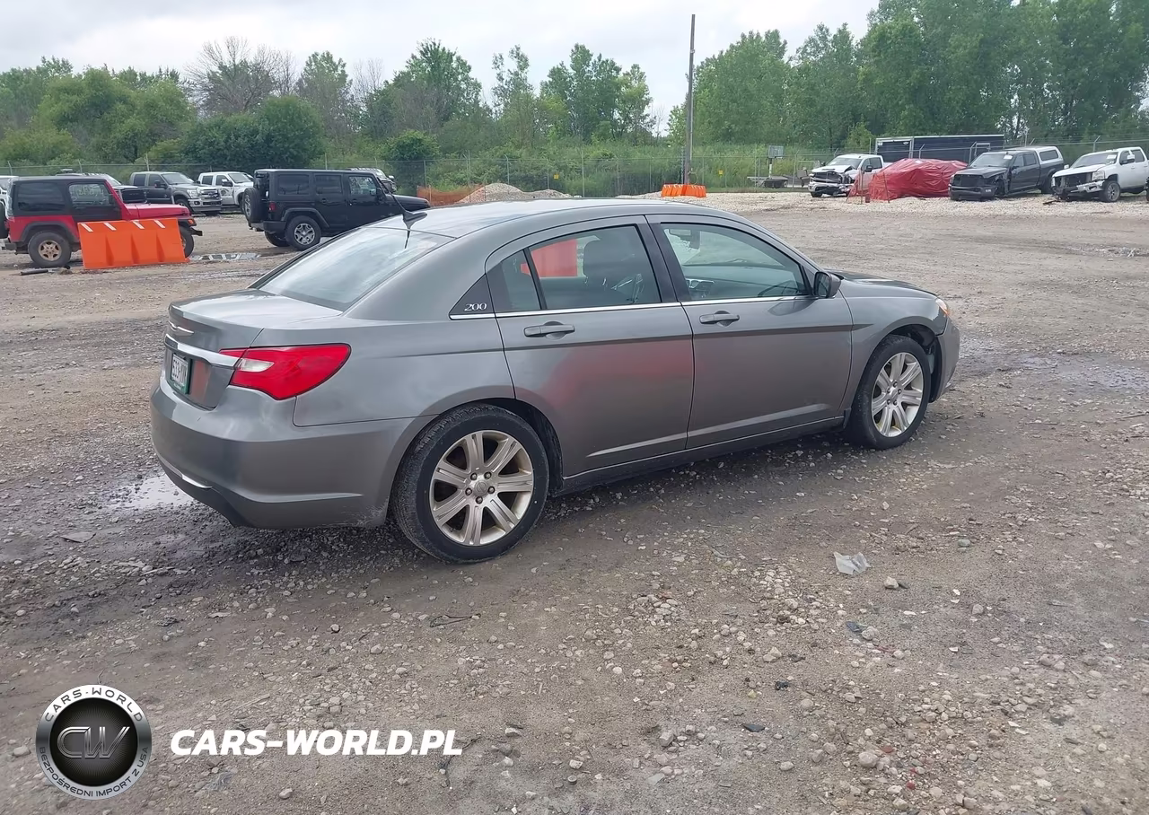 2011 Chrysler 200 Touring VIN:1C3BC1FB6BN589905 - 4