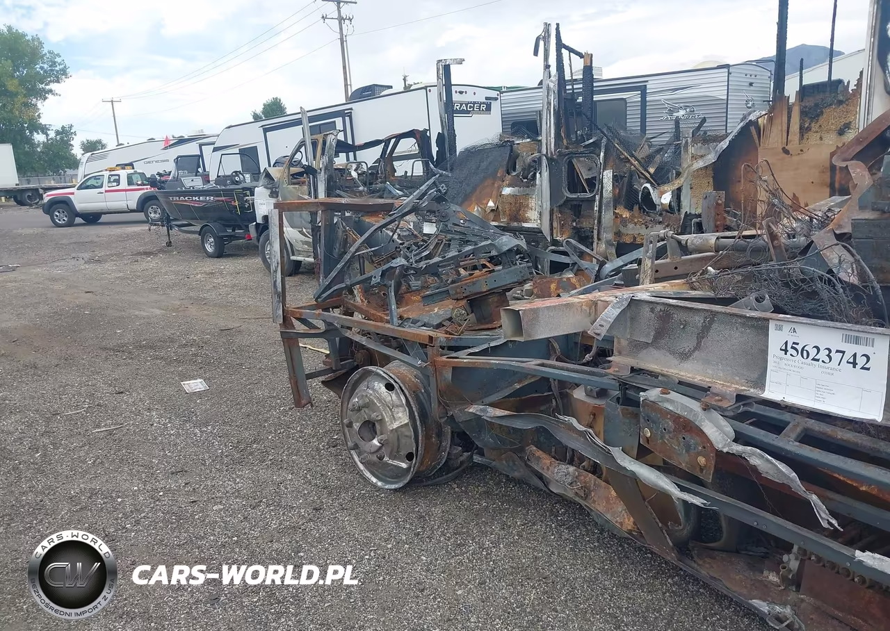 2004 Workhorse Custom Chassis Motorhome Chassis W22 VIN:5B4MP67G243389317 - 10
