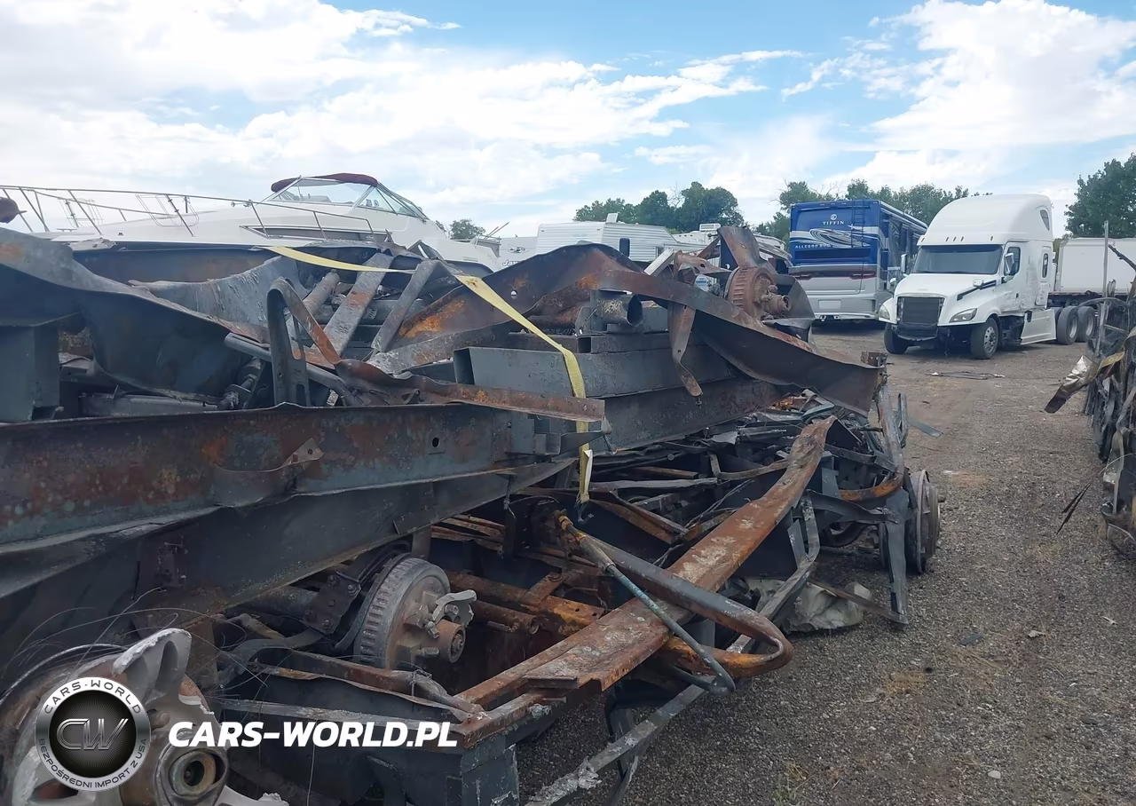 2004 Workhorse Custom Chassis Motorhome Chassis W22 VIN:5B4MP67G243389317 - 5