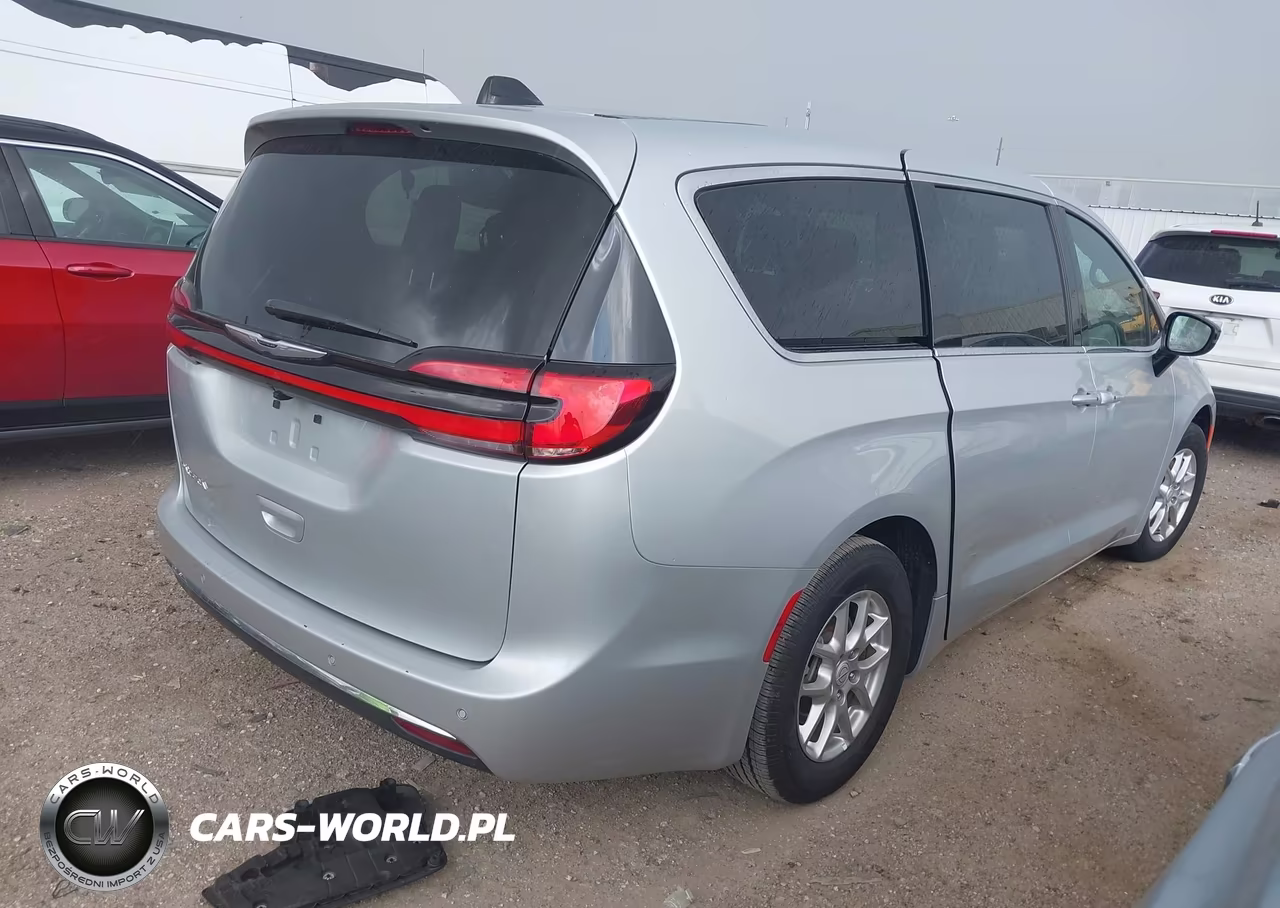 2026 Chrysler Pacifica Select VIN:2C4RC1BG6TR174728 - 4
