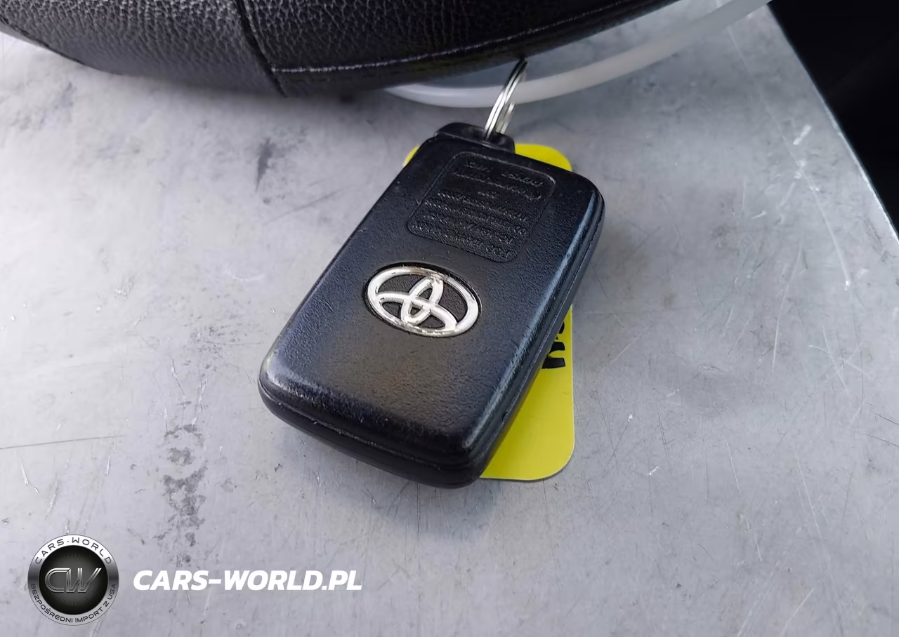2015 Toyota Prius Two VIN:JTDKN3DU9F1987323 - 11