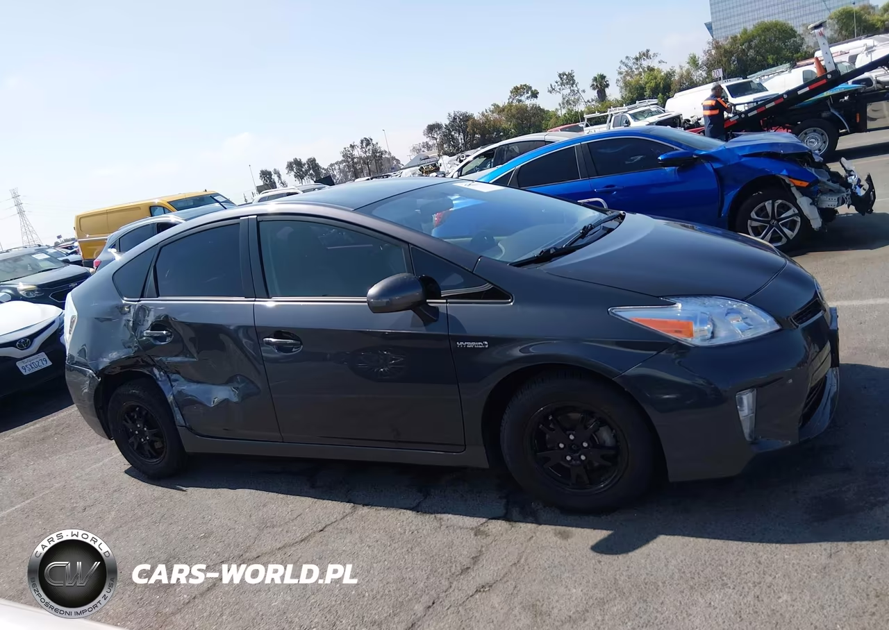 2015 Toyota Prius Two VIN:JTDKN3DU9F1987323 - 13