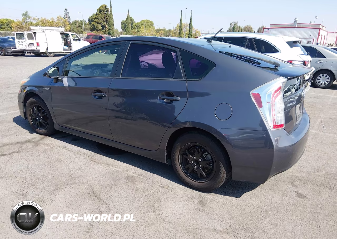 2015 Toyota Prius Two VIN:JTDKN3DU9F1987323 - 3