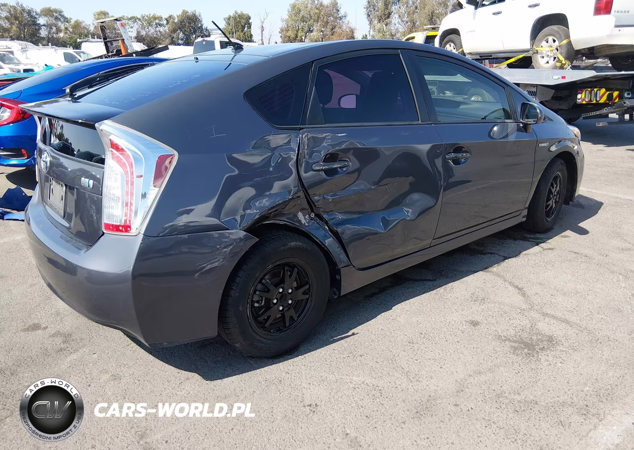 2015 Toyota Prius Two VIN:JTDKN3DU9F1987323 - 4