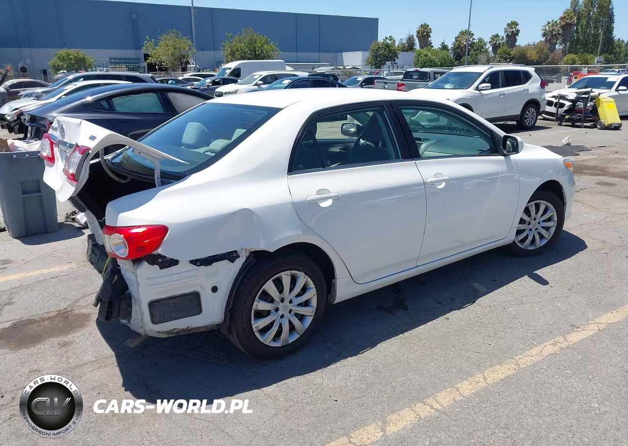 2013 Toyota Corolla Le VIN:2T1BU4EE8DC008576 - 4