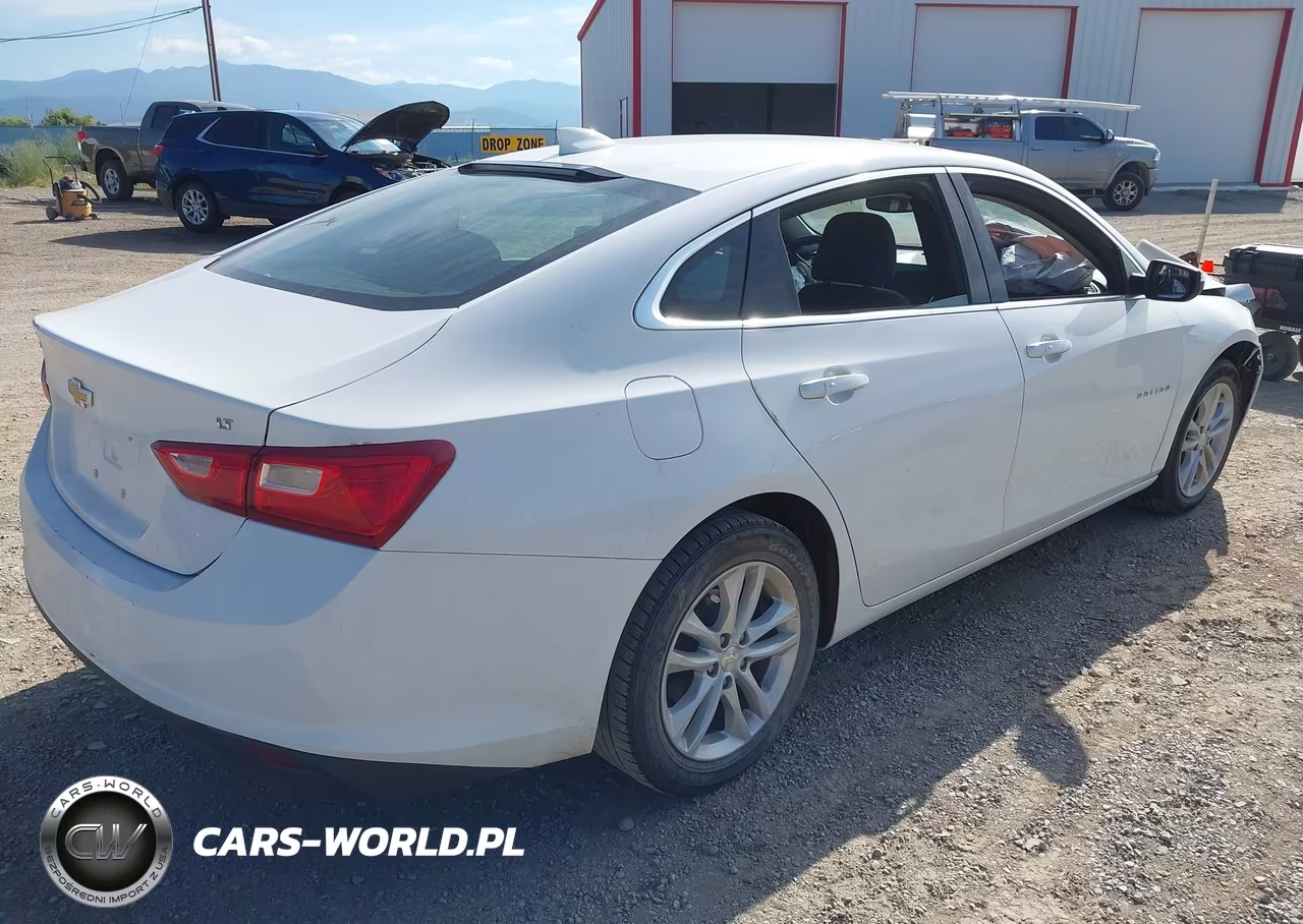 2018 Chevrolet Malibu Lt VIN:1G1ZD5ST1JF124124 - 4