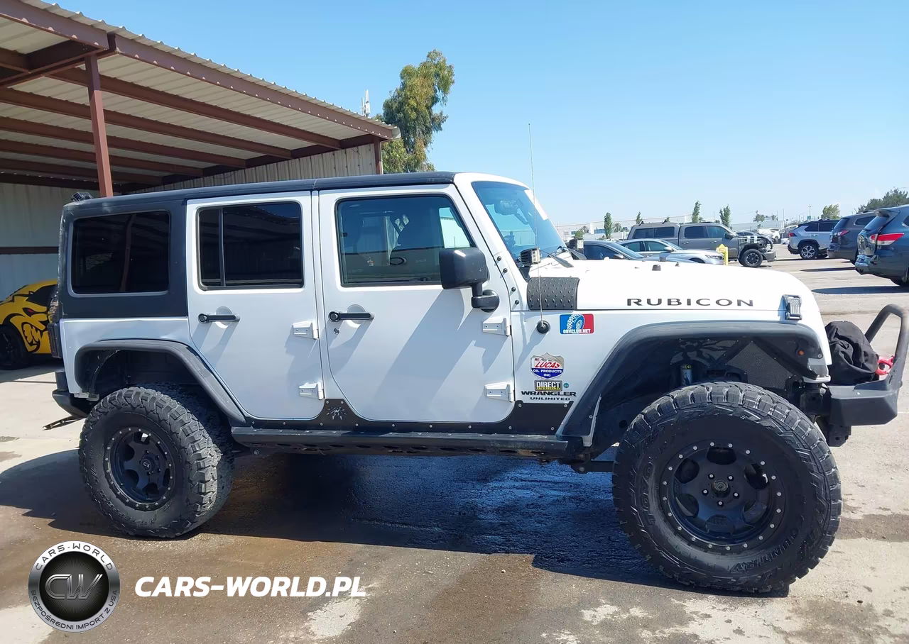 2016 Jeep Wrangler Unlimited Rubicon VIN:1C4BJWFG2GL230323 - 14
