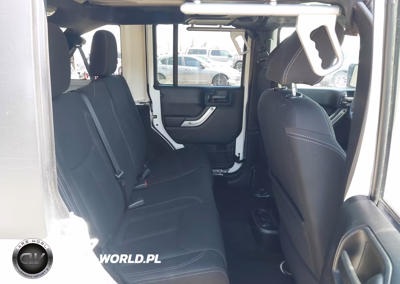 2016 Jeep Wrangler Unlimited Rubicon VIN:1C4BJWFG2GL230323 - 8