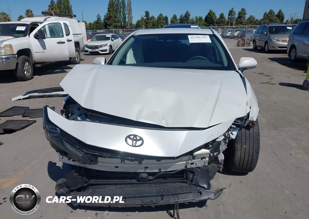 2025 Toyota Camry Xle VIN:4T1DAACKXSU070193 - 13