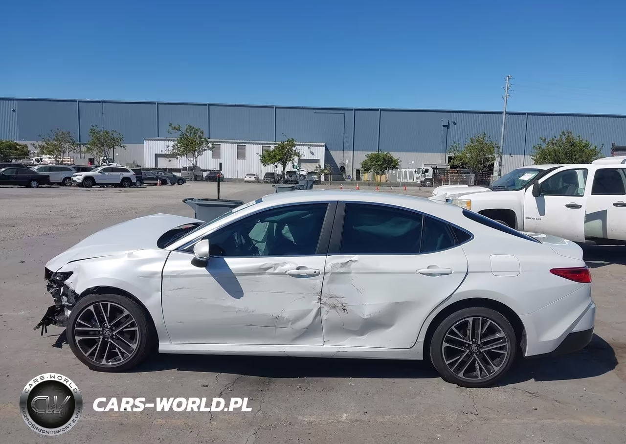 2025 Toyota Camry Xle VIN:4T1DAACKXSU070193 - 15