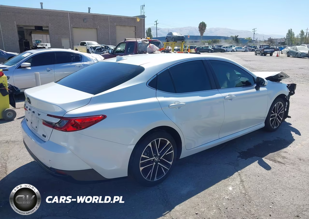 2025 Toyota Camry Xle VIN:4T1DAACKXSU070193 - 4
