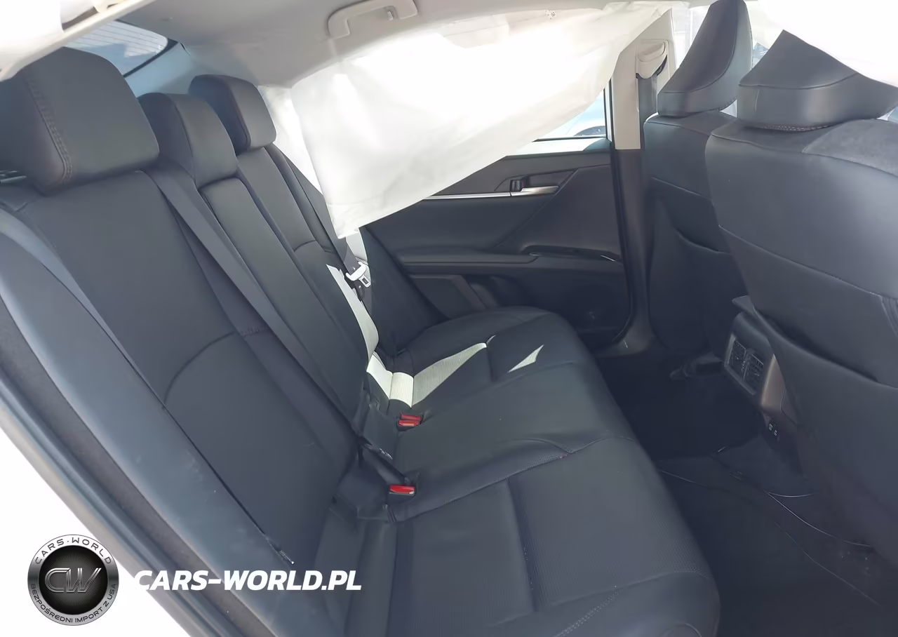 2025 Toyota Camry Xle VIN:4T1DAACKXSU070193 - 8