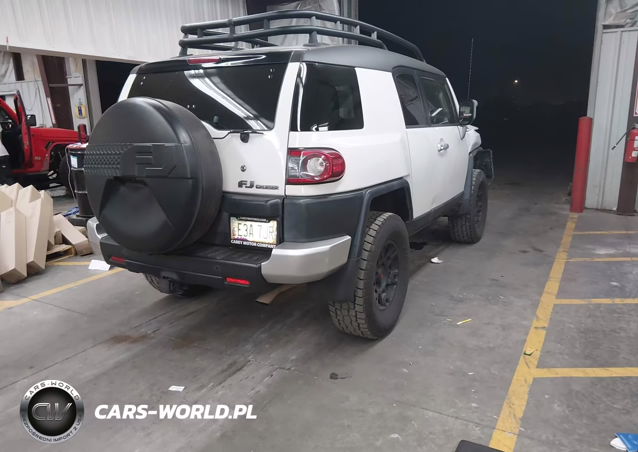 2014 Toyota Fj Cruiser VIN:JTEBU4BFXEK183372 - 4
