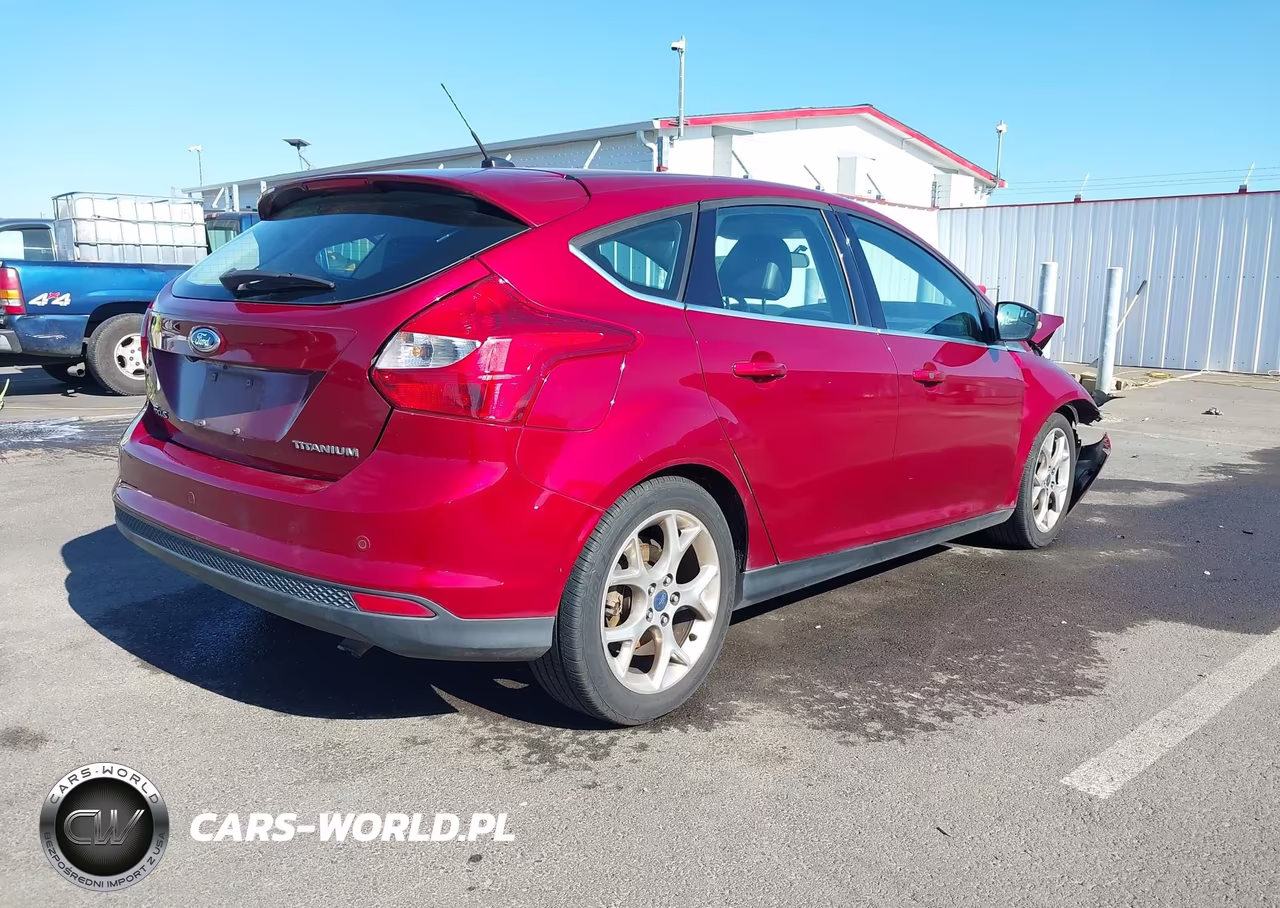 2013 Ford Focus Titanium VIN:1FADP3N26DL382814 - 4