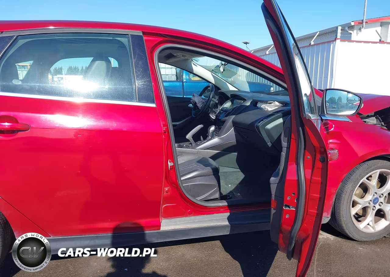 2013 Ford Focus Titanium VIN:1FADP3N26DL382814 - 5