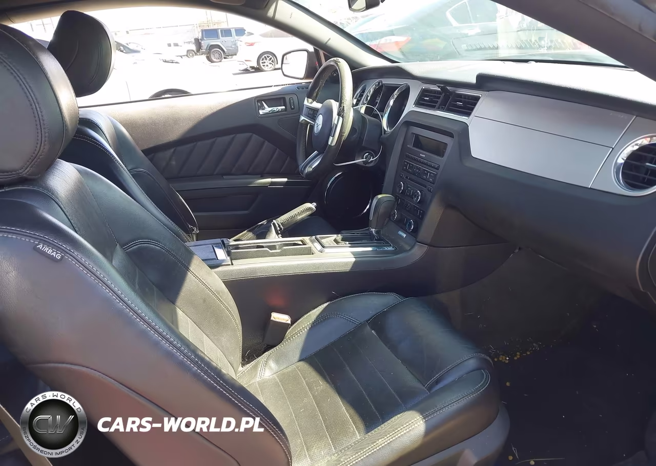 2014 Ford Mustang V6 Premium VIN:1ZVBP8AM3E5205162 - 5