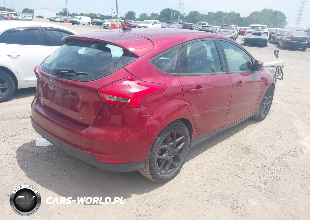 2015 Ford Focus Se VIN:1FADP3K26FL344247 - 4