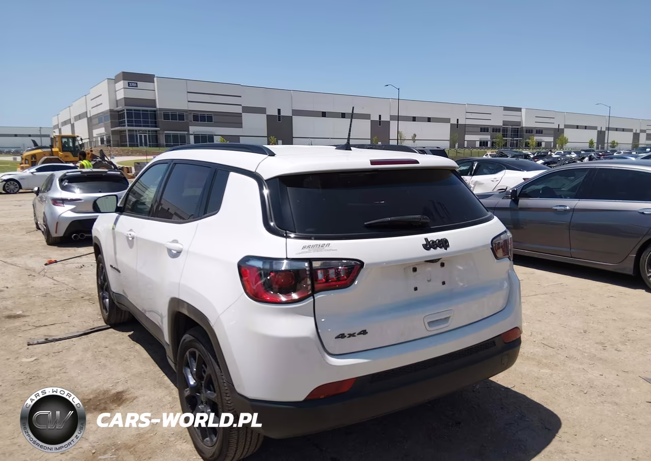 2025 Jeep Compass Latitude 4X4 VIN:3C4NJDBN9ST571589 - 3