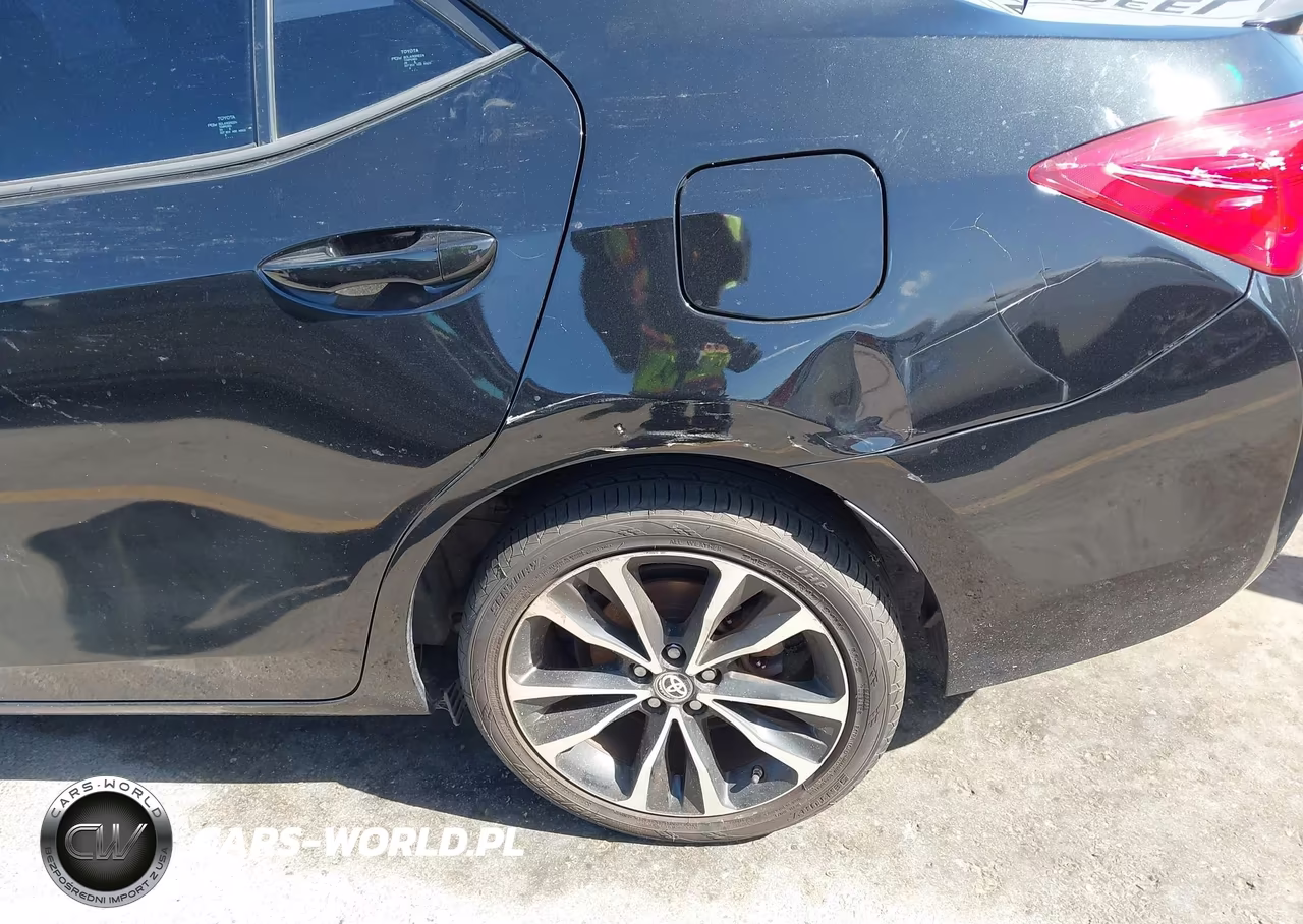 2018 Toyota Corolla Se VIN:5YFBURHE6JP821869 - 18